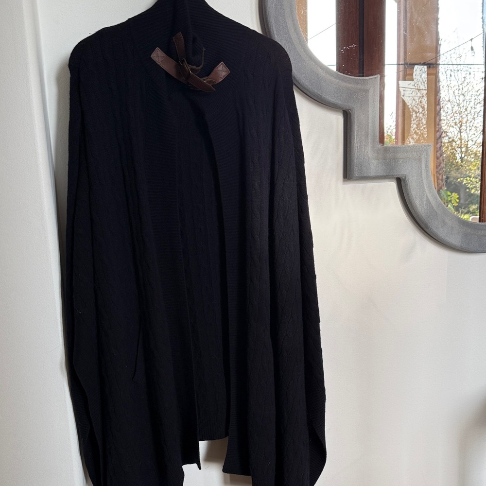 Elegant Navy Blue Knit Cape with Brown Leather Buckle